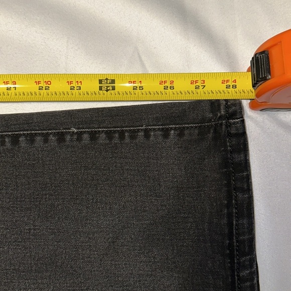 A.  Woman’s plus sized jeans - Picture 5 of 5